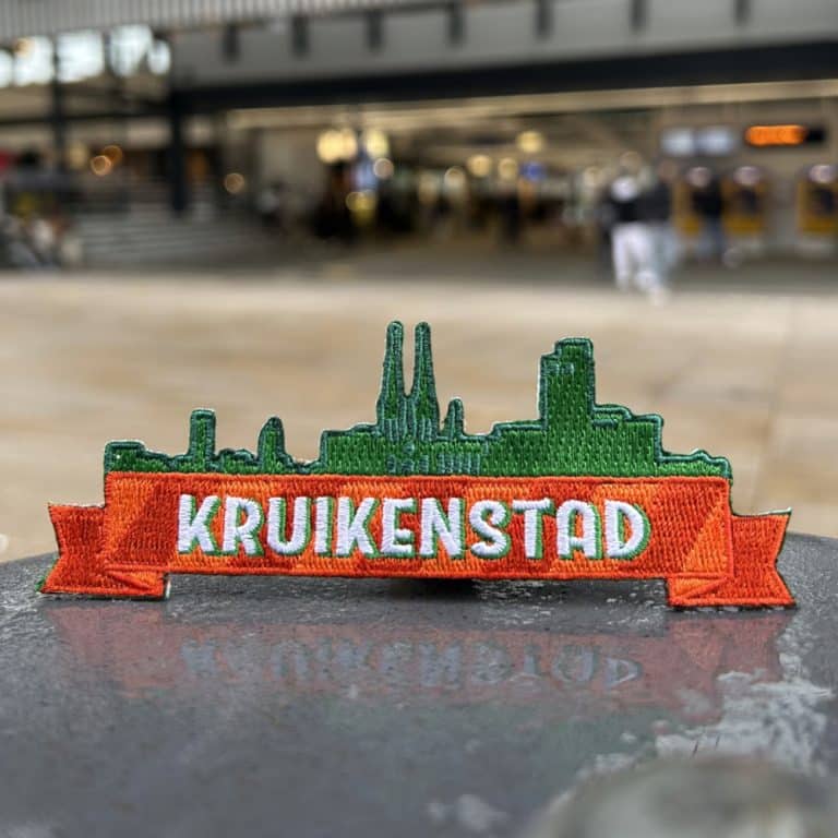 De mooiste carnavalsemblemen van Kruikenstad bestel je op kruikenemblemen.nl