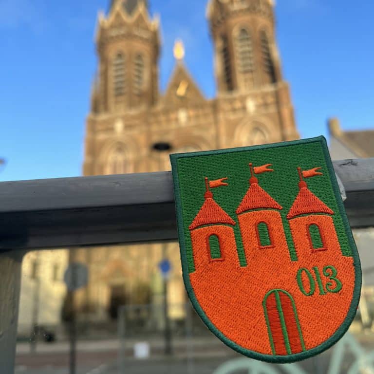 De mooiste carnavalsemblemen van Kruikenstad bestel je op kruikenemblemen.nl