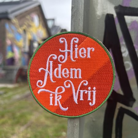 De mooiste carnavalsemblemen van Kruikenstad bestel je op kruikenemblemen.nl